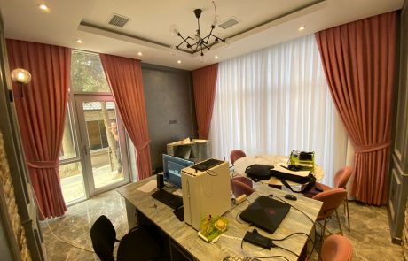 Restoran pərdələri, Türkiyə istehsalı parçadan pərdə modelləri satışı, münasib qiymətlə anbardan kataloqların obyektlərə çatdırılması.