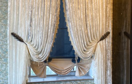 Rimskiy ştor, qapı üçün, Türkiyə parçasından hazırlanmış, yüksək keyfiyyətli mexanizmlə təchiz olunmuş.