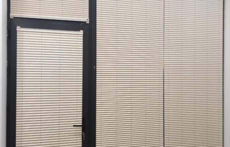 Jalüz sifarişi, mənzil və obyektlər üçün Türkiyə istehsalı jalüzlər, topdan və pərakəndə satış, quraşdırma. Anbardan kataloqların çardırılması.