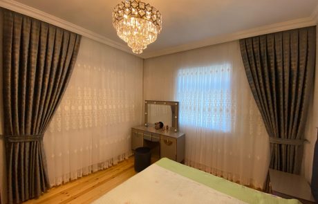 Ev pərdələri, Türkiyə istehsalı parçalardan tikilən pərdələr, depodan kataloqlar mənzillərə, villalara çatdırılır.