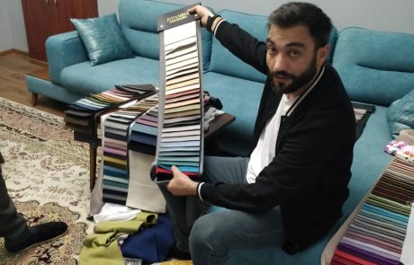 Menecer Zabil kataloqları çatdırır.